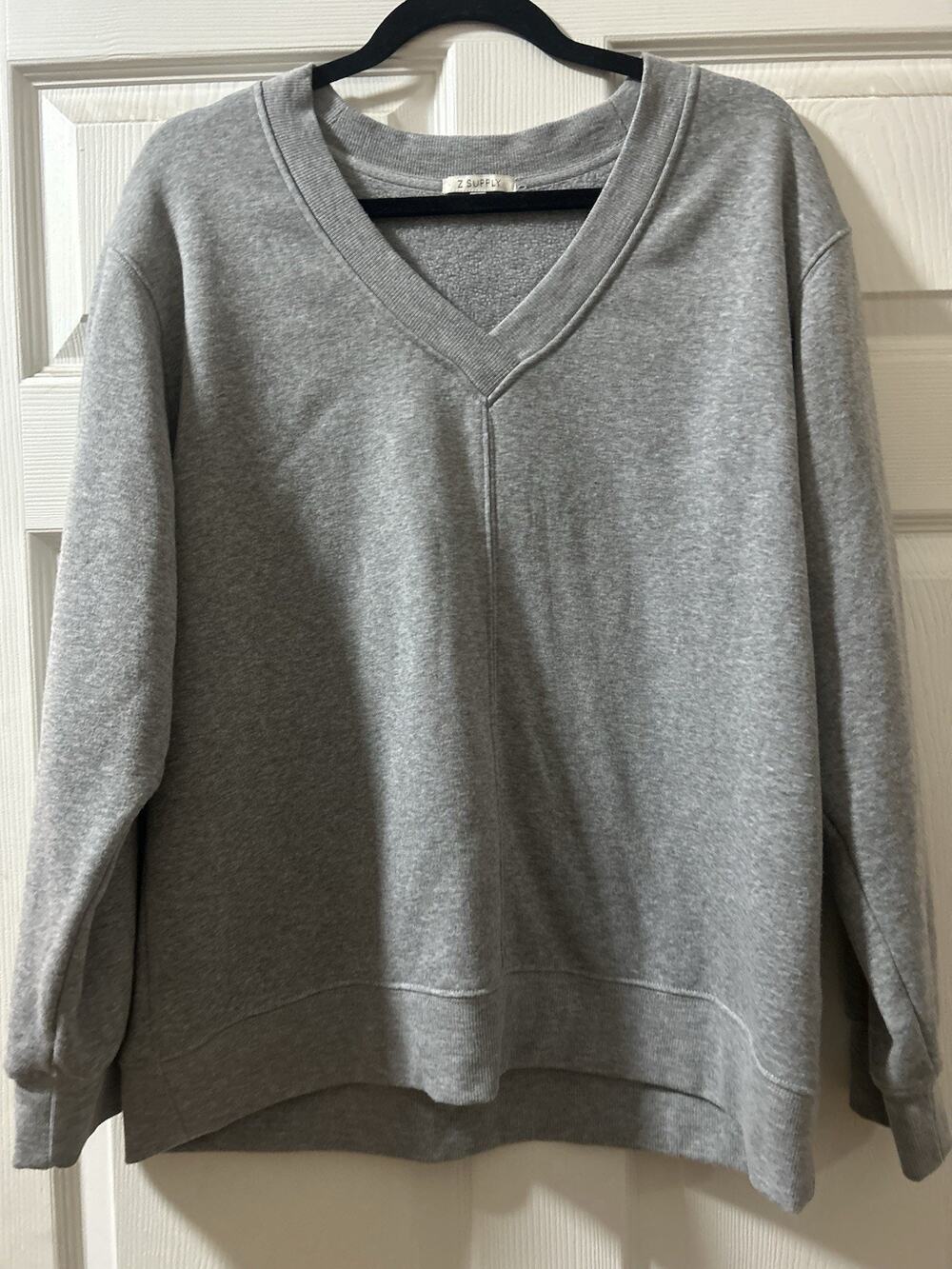 Z Supply Gray Modern V-Neck L minimalist chic luxury Weekender Sweatshirt Fleece